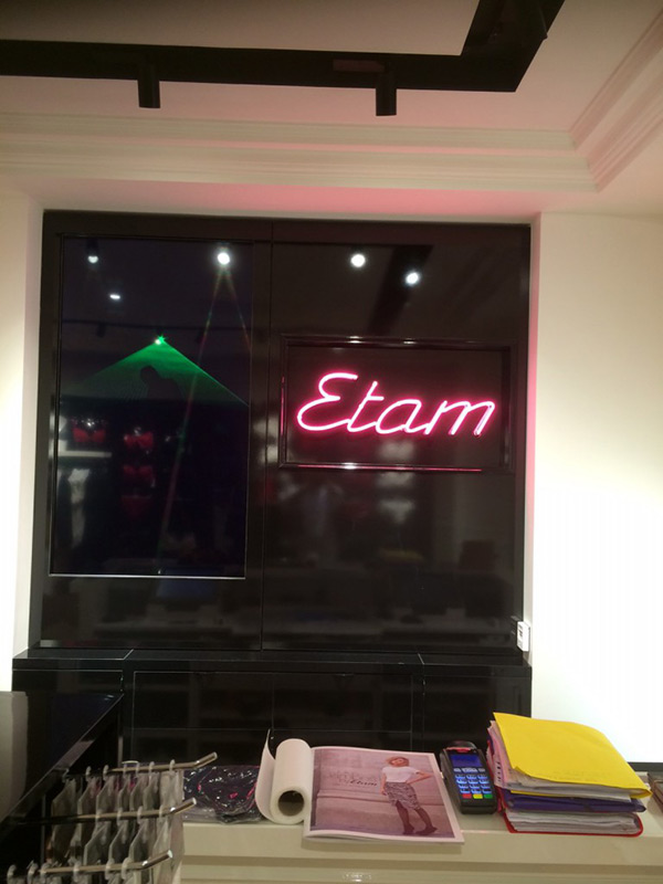 Lettres Néons Arrière caisse ETAM - AFE 94