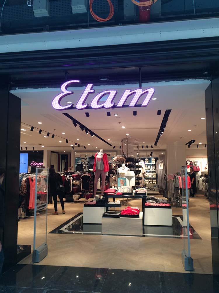 Enseigne Lumineuse suspendue pour Etam - AFE 94