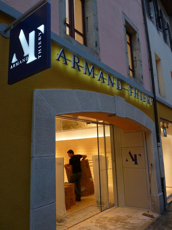 Enseigne Drapeaux Double Faces pour Armand Thiery - AFE 94