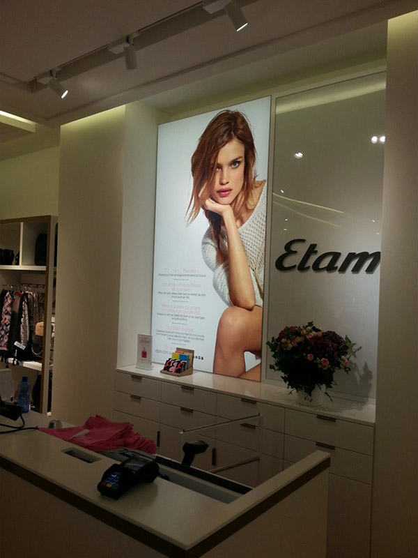 Impression Numérique avec éclairage LED backlight pour ETAM - AFE 94
